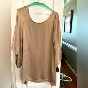 Uncle Frank. Size medium. Silky long top. Very cute over leggings.